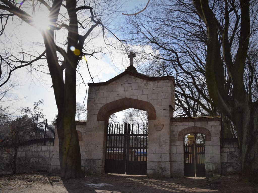 Brama wejściowa Starego Cmentarza Podgórskiego